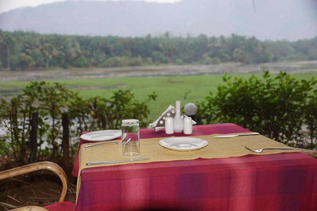 Soma Birds Lagoon Hotel Kotamangalam Екстериор снимка